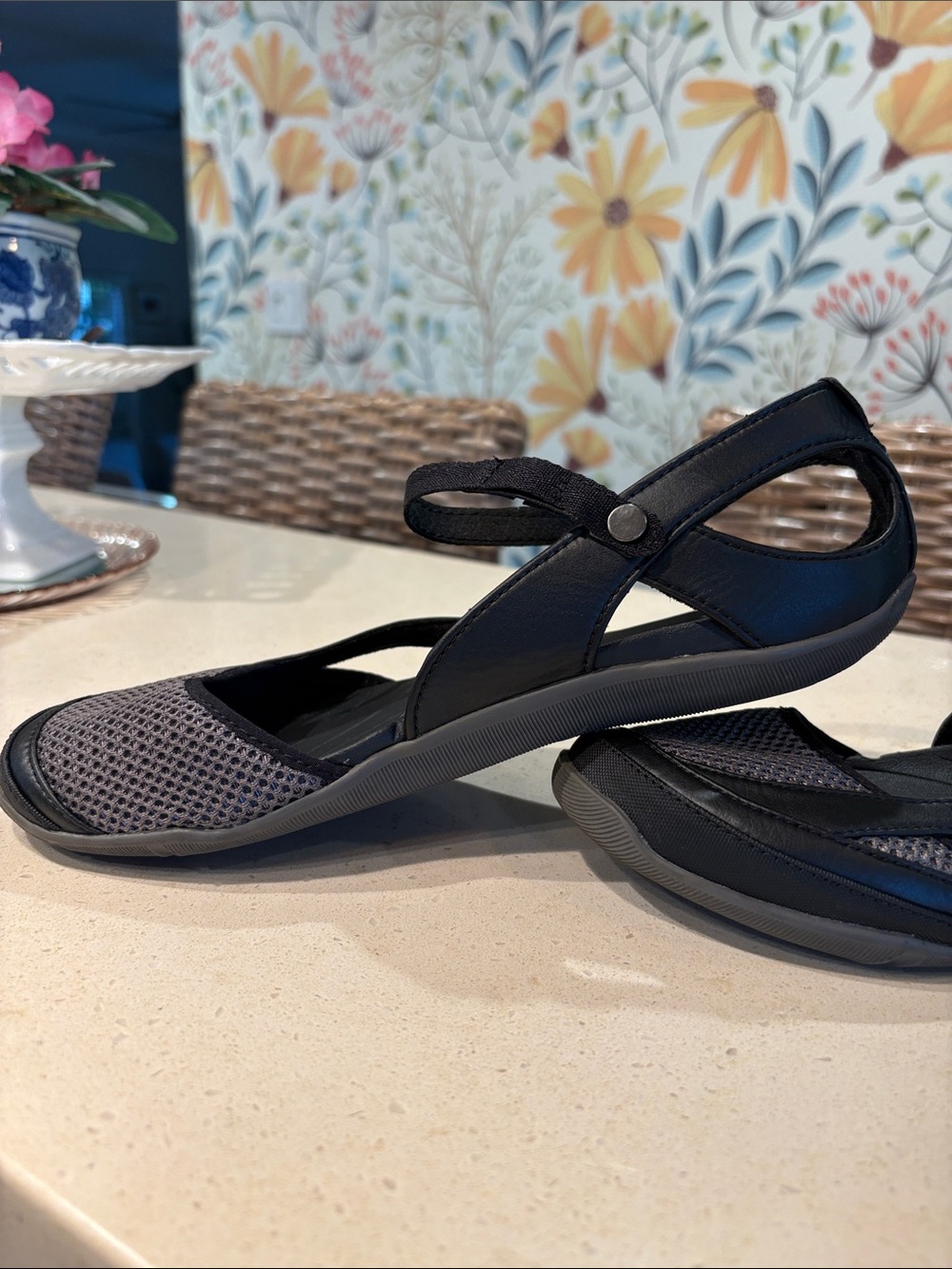 Teva Northwater Black and Grey Mary Jane’s - Size 8.5 - Picture 4 of 9
